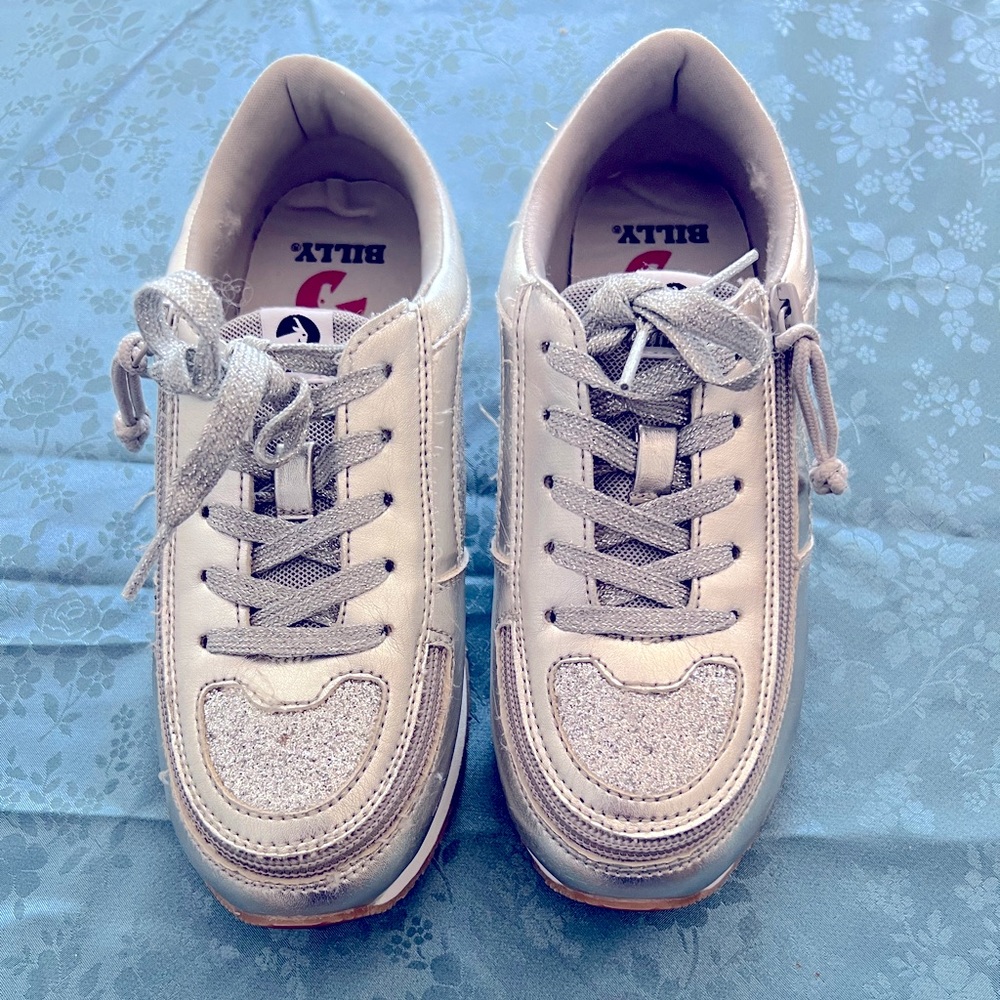 Billy Footwear Silver Sneaker size 3 kids  accommodates Disabled / AFO